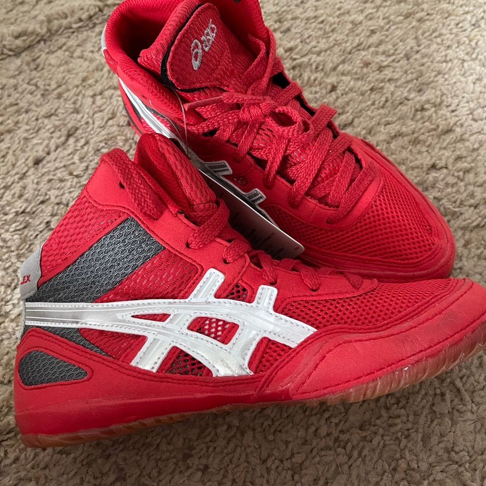 ASICS boys sport shoes